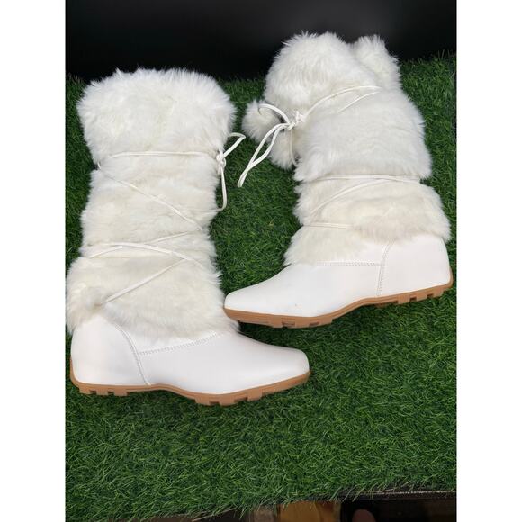 De Blossom- White- Faux Fur Boots- Size 9W - Picture 1 of 10